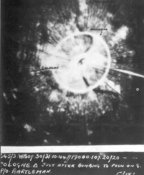 RAF bomber H2S radar display from the 30/31 October 1944 Cologne attack with post-attack annotations