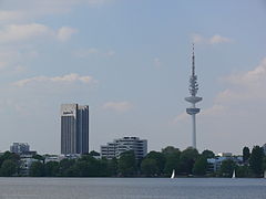 Radisson Blu Hotel i wieża radiowo-telekomunikacyjna Heinrich-Hertz-Turm