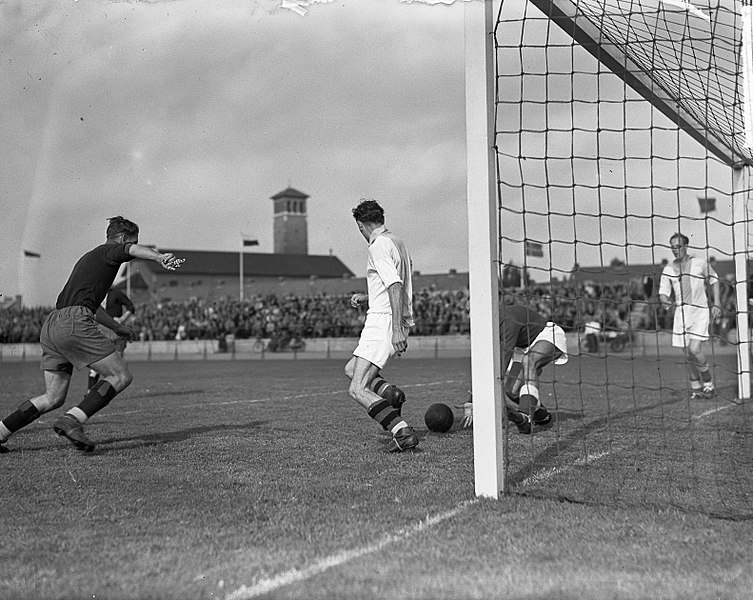 File:Haarlem tegen Volewijckers 1-1. Moment voor Volendams doel , Bestanddeelnr 903-0106.jpg