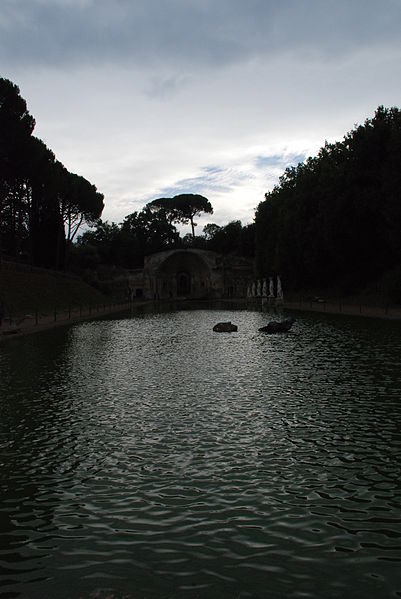 File:Hadrian's villa near Tivoli 178.JPG