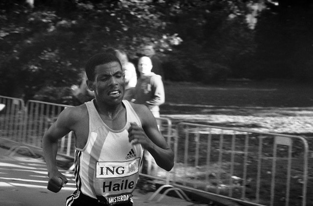 Haile shortly before winning the 2005 Amsterdam Marathon