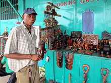 Mercadillo de artesanías locales en Monrovia