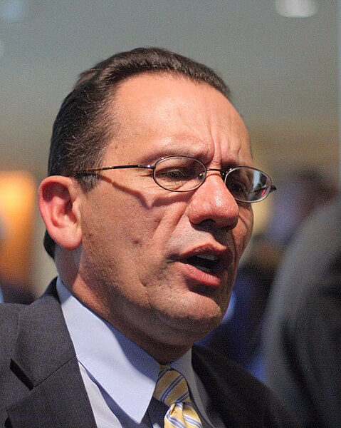 File:Hartford mayor Eddie Pérez 2, May 12, 2008.jpg