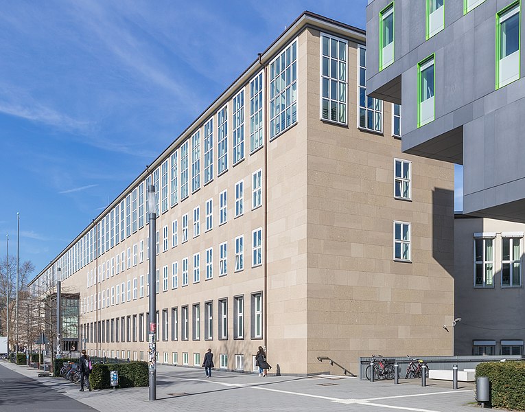 File:Hauptgebäude der Universität zu Köln - Ansicht von Süden-5642.jpg
