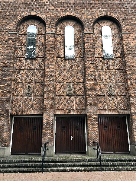 File:Hervormde Kerk Renkum - Detail gevel.jpg