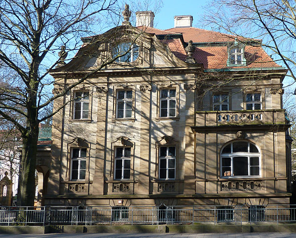 Built in 1903–1906, Villa Seligmann was almost unscathed by the aerial bombings of Hanover during World War II. Situated about 750 m (2,460 ft) north 