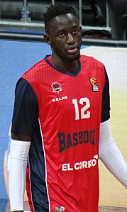 Ilimane Diop Fenerbahçe muži, basketbal vs Saski Baskonia Euroleague 20180105.jpg