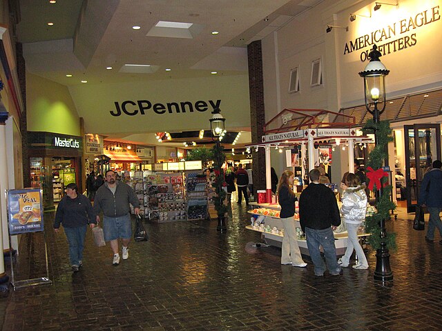 File:Merrimack Premium Outlet Mall stores.jpg - Wikipedia