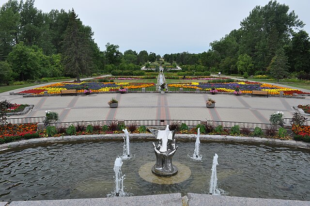 A view of the fountain and flower gardens. The central division divides Canada (right) from the USA (left).