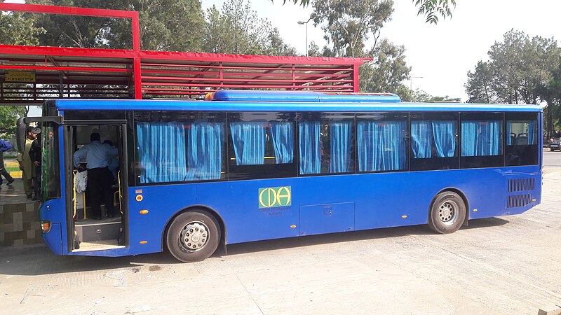 File:Islamabad Blue Line Metrobus.jpg