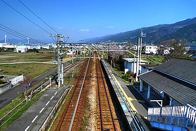 A view of the platforms of Iyo-Sangawa Station in 2010. A siding can be seen branching off track 2 on the right.