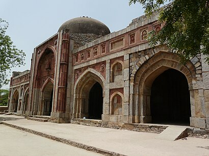 How to get to Jamali Kamali Mosque and Tomb with public transit - About the place