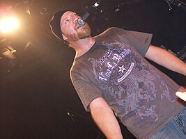 Margera 2010'da CKY ile performans sergiliyor