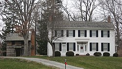 Dům a kajuta Johna Kinzera.jpg