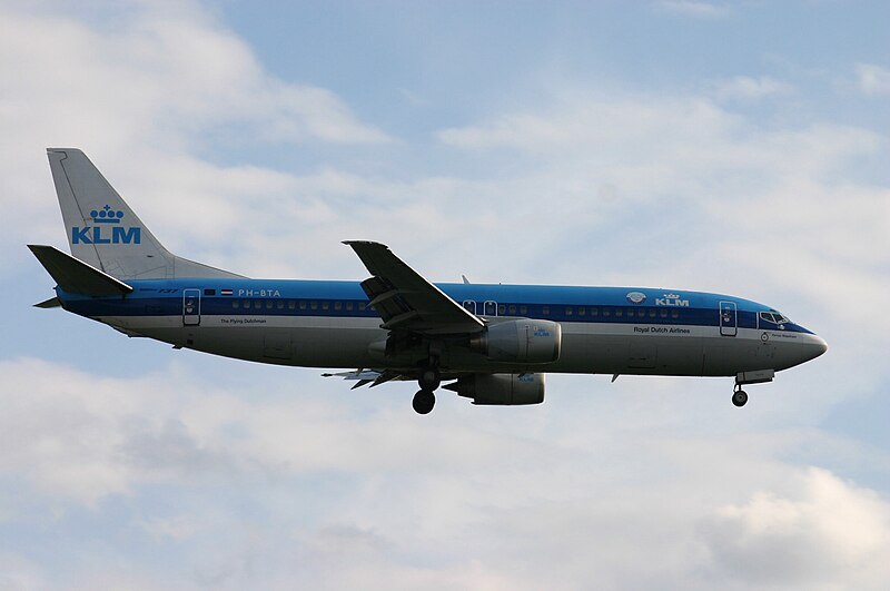 File:KLM B737-400 (PH-BTA) @ LHR, Aug 2004.jpg