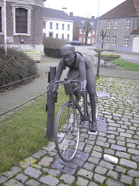 Statue in honour of Briek Schotte in Kanegem. Schotte won the race twice and holds a record 20 participations between 1940 and 1959.