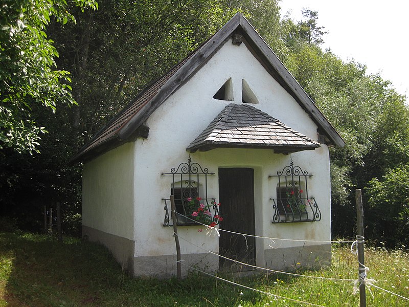 File:Kapelle beim Furggler in Glaning 1.jpg