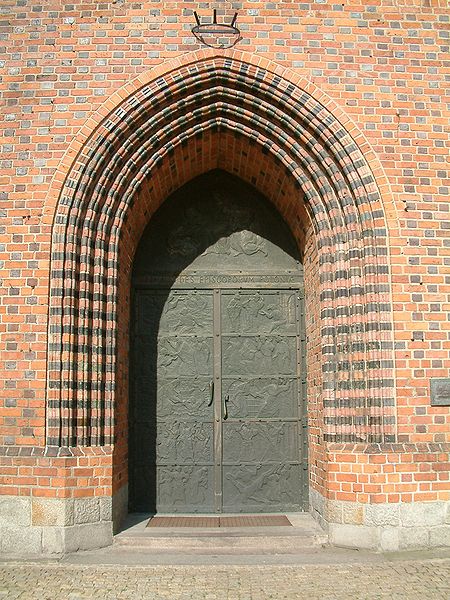 File:Katedra Poznań portal RB1.JPG