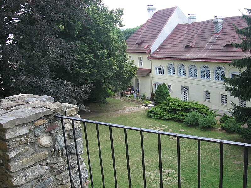 File:Klenova chateau.JPG