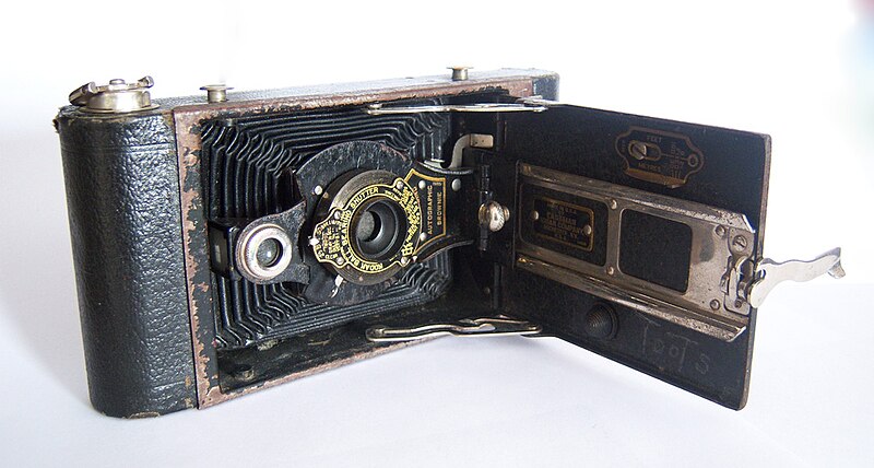 File:Kodak folding brownie no.2 - pic 2.JPG