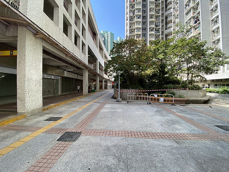 File:Kwong Tin Estate former fountain 202011.jpg