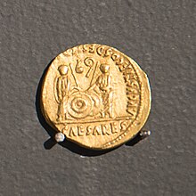 Лионская денежная мастерская - Aureus в образе Гая и Луция.jpg