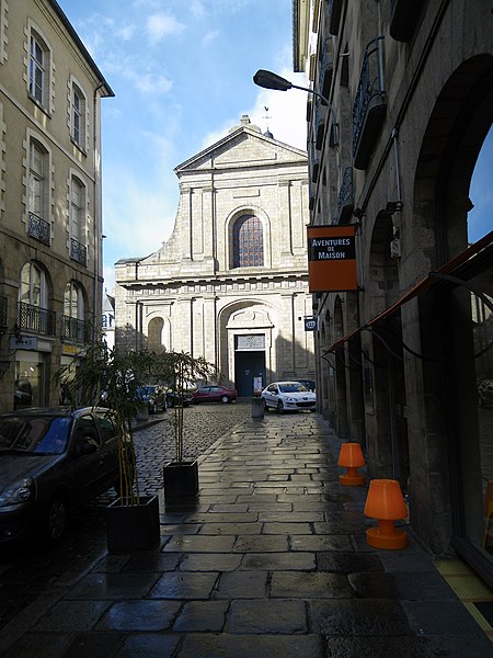 File:L'eglise saint sauveur vue de la rue duguesclin - panoramio.jpg