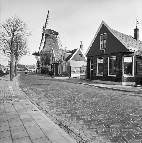 File:Lagedijk ten zuiden van de Provicialeweg - Zaandijk - 20219224 - RCE.jpg