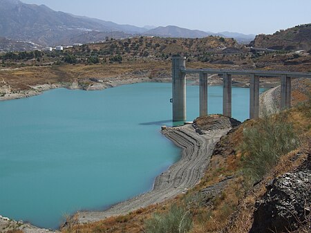 Lake Vinuela.jpg