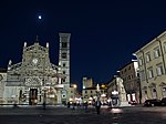 La catedral y el palacio Vestri a la izquierda.