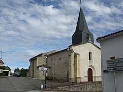 Les Pineaux - L'église.jpg