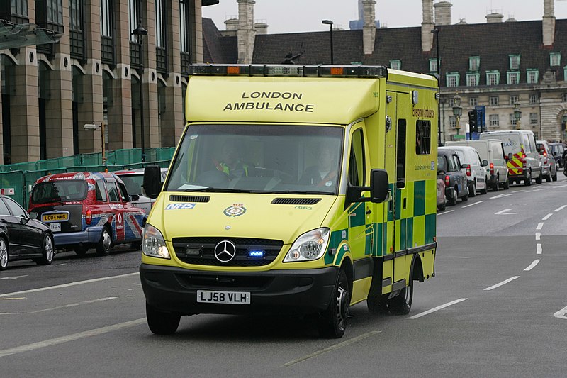 File:London Ambulance Service Mercedes LJ58VLH - Flickr - D464-Darren Hall.jpg