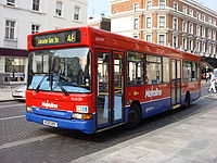 ロンドンのバスの行く先に現れる省略形の例