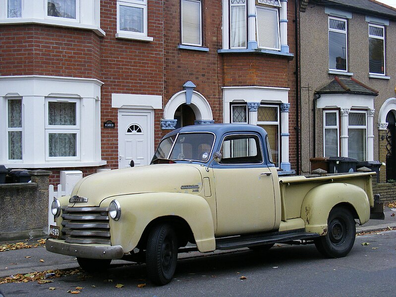 File:London E17 - Chevrolet 3100 runabout. Oct 2009.jpg