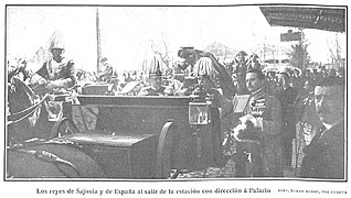 Los reyes de Sajonia y de España al salir de la estación con dirección á Palacio, de Campúa, Nuevo Mundo, 21-03-1907.jpg