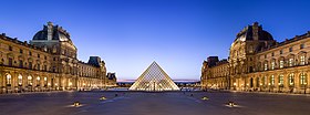 Cortile del Louvre, guardando ad ovest.jpg