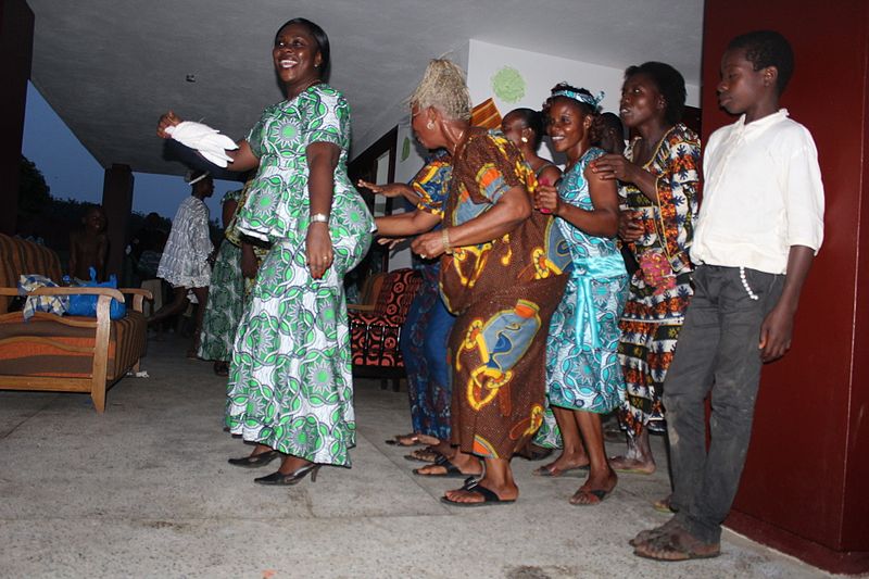 File:Lovely dancing of women in Yassap (Dabou, Côte d'Ivoire).jpg