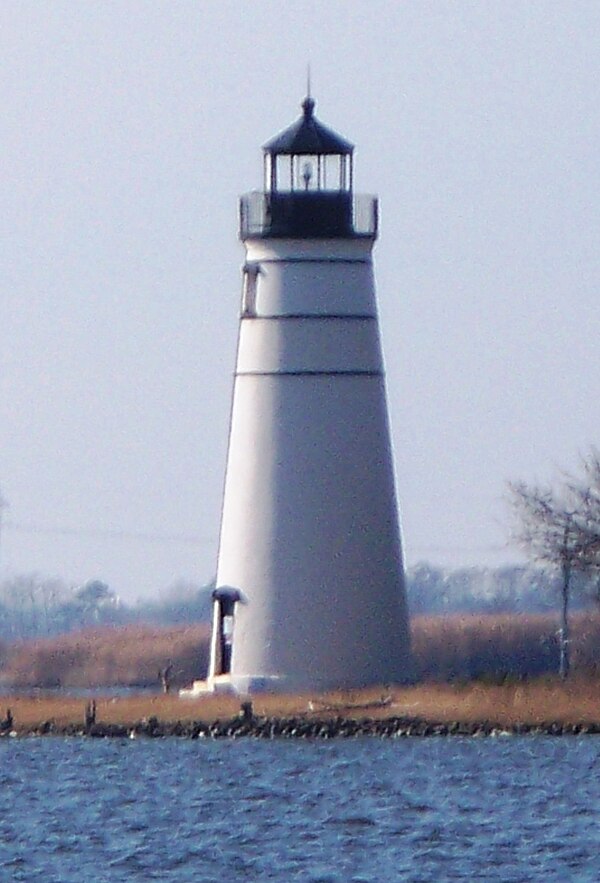 At the southern terminus of LA 1077 in Madisonville, this lighthouse is on the west estuary of the Tchefuncte River at Lake Pontchartrain and was cons