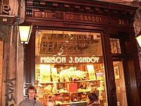 Un magasin traditionnel vendant des spéculoos.