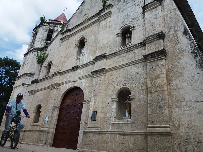 File:Malabuyoc Church facade 1.jpg
