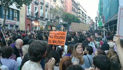 Податотека:Manifestación contra La Manada - Madrid - 26 de abril.webm