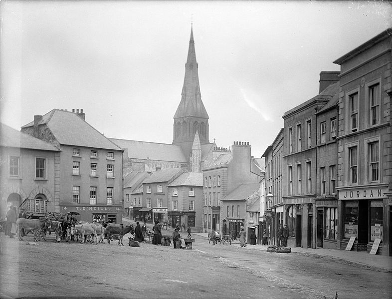 File:Market Square, Enniscorthy (10866693235).jpg