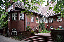 Pfarrhaus von Martin Niemöller, Ev. Gemeinde Dahlem, heute: Martin-Niemöller-Haus (Quelle: Wikimedia)