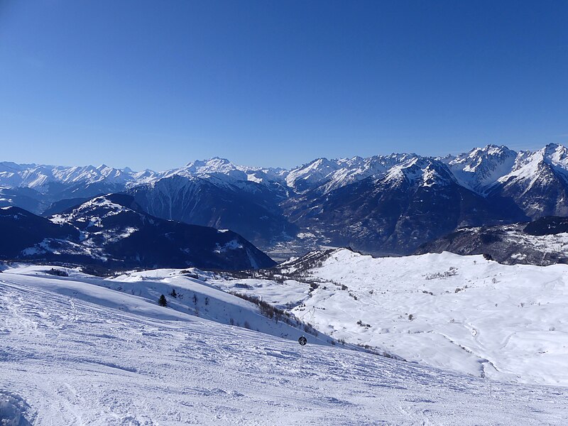 File:Maurienne vue des hauteurs de Montaimont en hiver (2022) 1.JPG