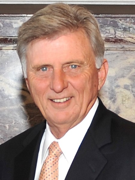 File:MikeBeebe2009 (3x4a).JPG
