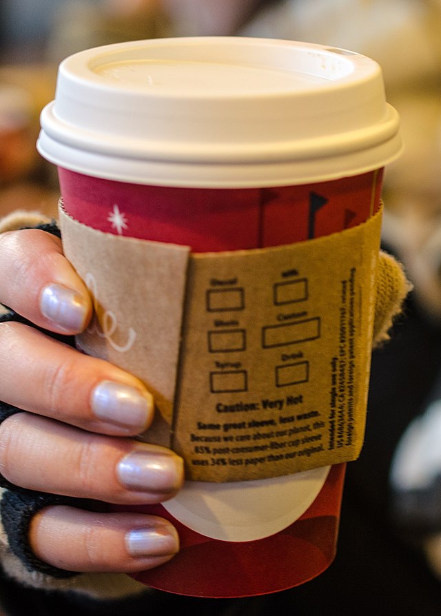 Starbucks's Red Holiday Cups Inspire Outcry Online - The New York