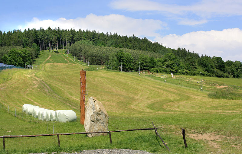 File:Mochtín, Kocourov, activity park.jpg