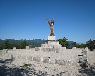 La statua di San Francesco sul Monte Santo.