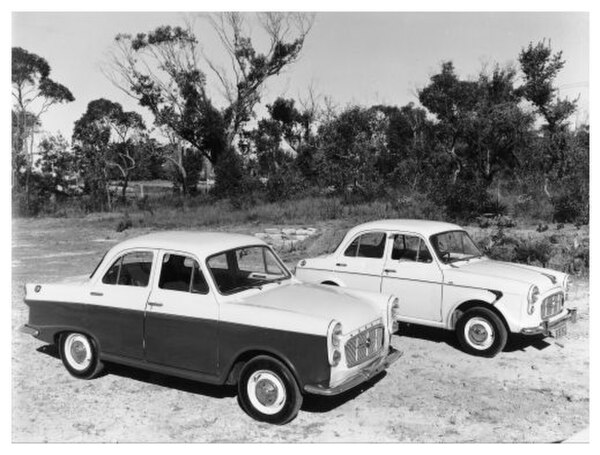 Morris Major Series II (foreground) and Series I