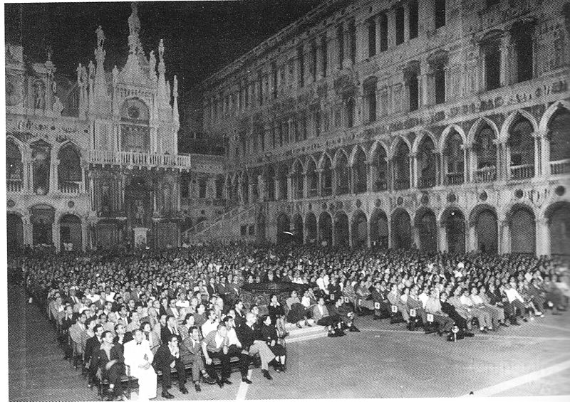 File:Mostra di Venezia al Palazzo Ducale 1947.jpg
